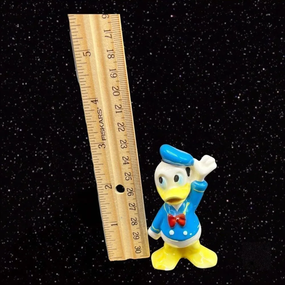 Walt Disney World Donald Duck Japanese Figure Figurine Japan Ceramic‎ 3”T 2”W